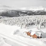 Vydrovy Boudy, Hotel Pec pod Sněžkou
