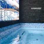 Vydrovy Boudy, Hotell Pec pod Snezkou